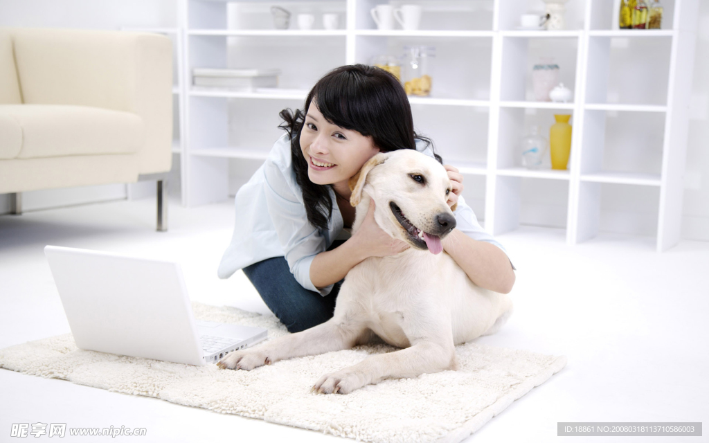 狗和女主人的亲蜜生活
