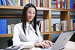 眼镜美女