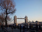 英国伦敦暮色中的塔桥