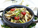 石锅鸡肉笋子