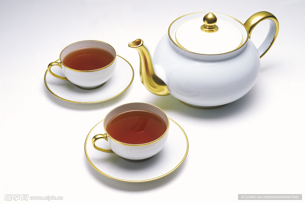 白色茶杯和茶壶