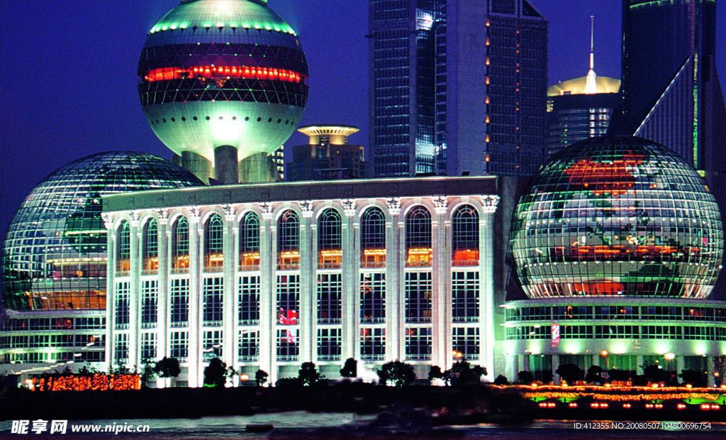 上海国际会议中心夜景