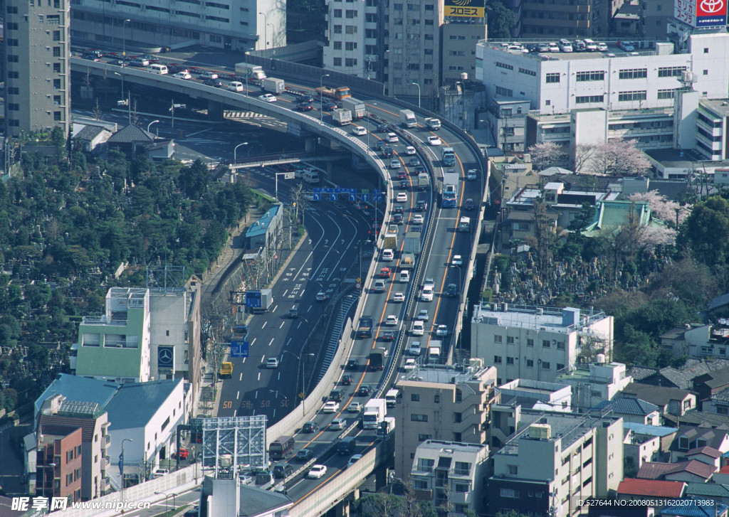 都市里的高架桥