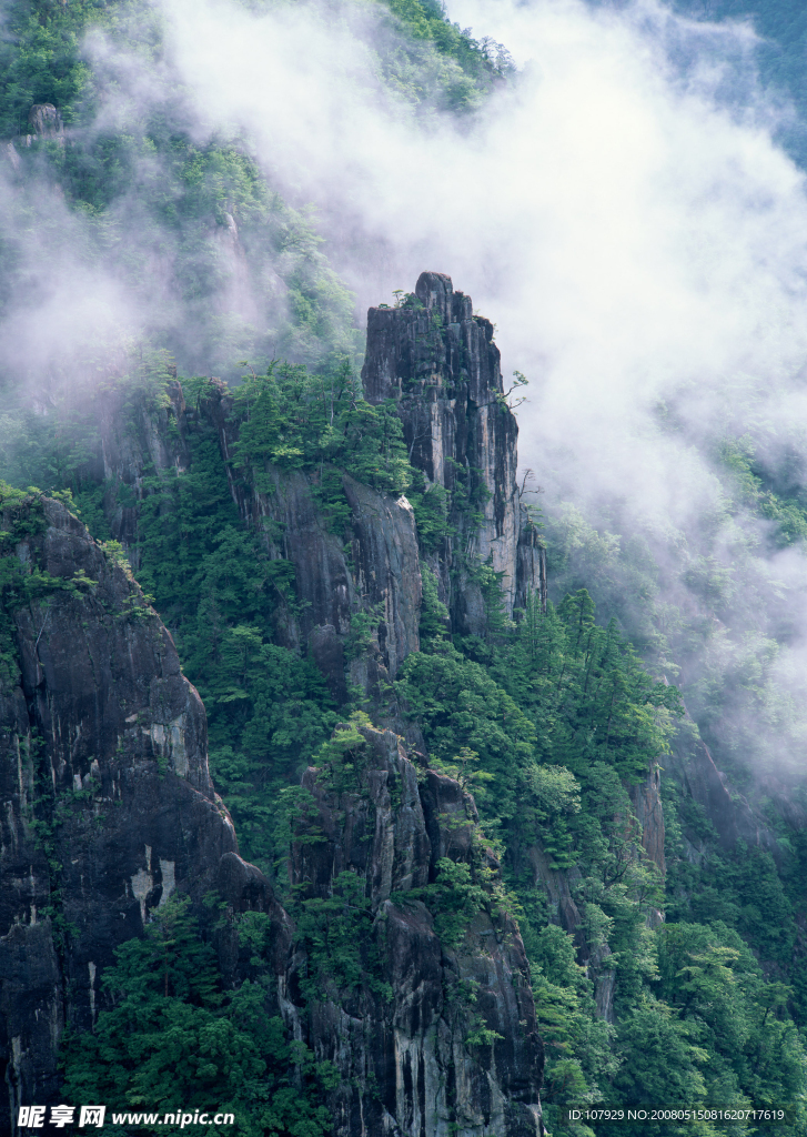 山雾缭绕