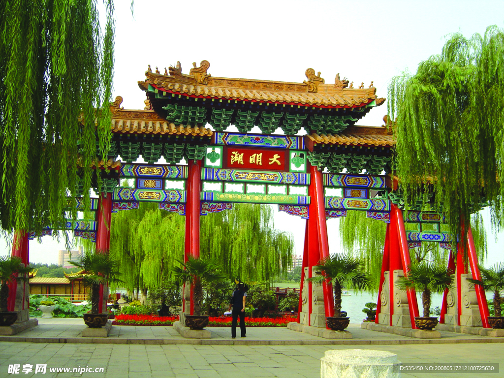 大明湖南门