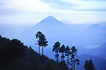 朦胧山峦