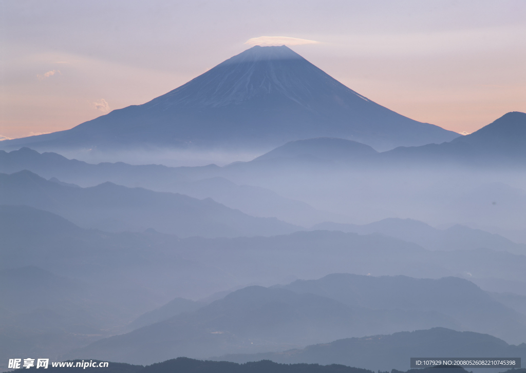 山峦迭起