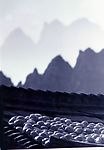 如墨山峦