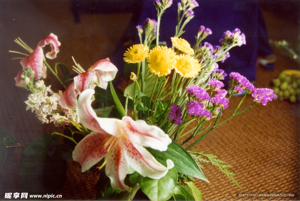 鲜花一束 百合 黄花