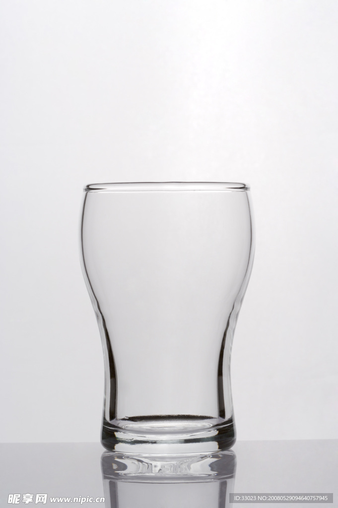 玻璃杯