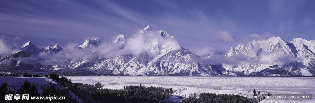 巨幅雪山