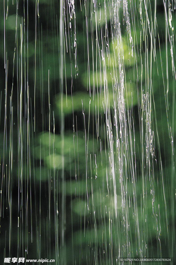 水丝如雨