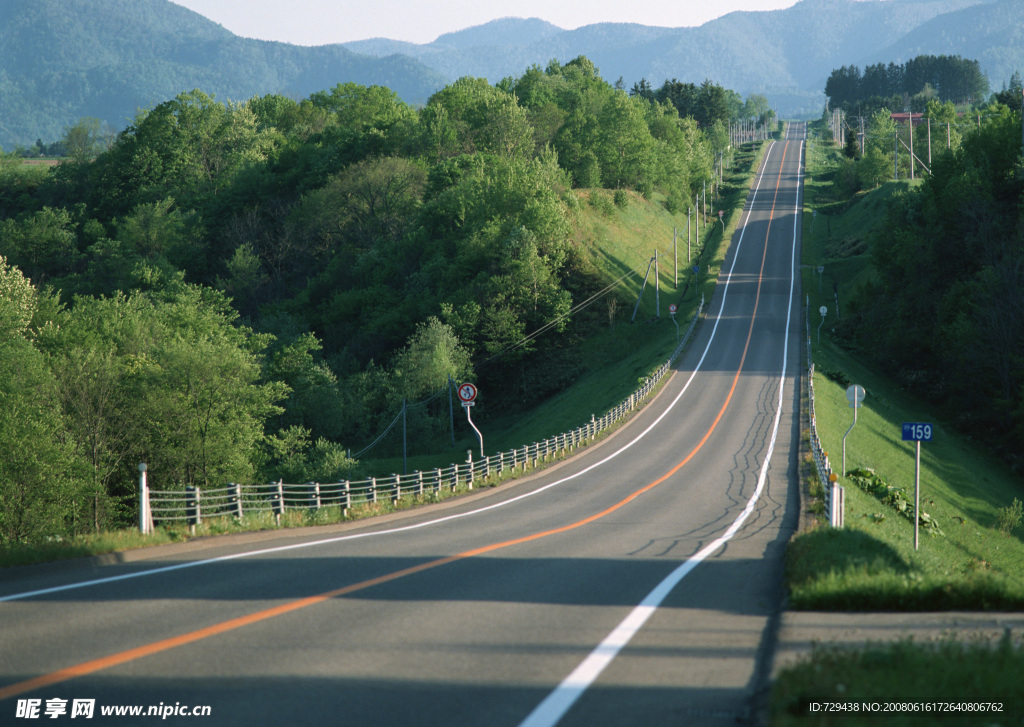 大幅高山公路图