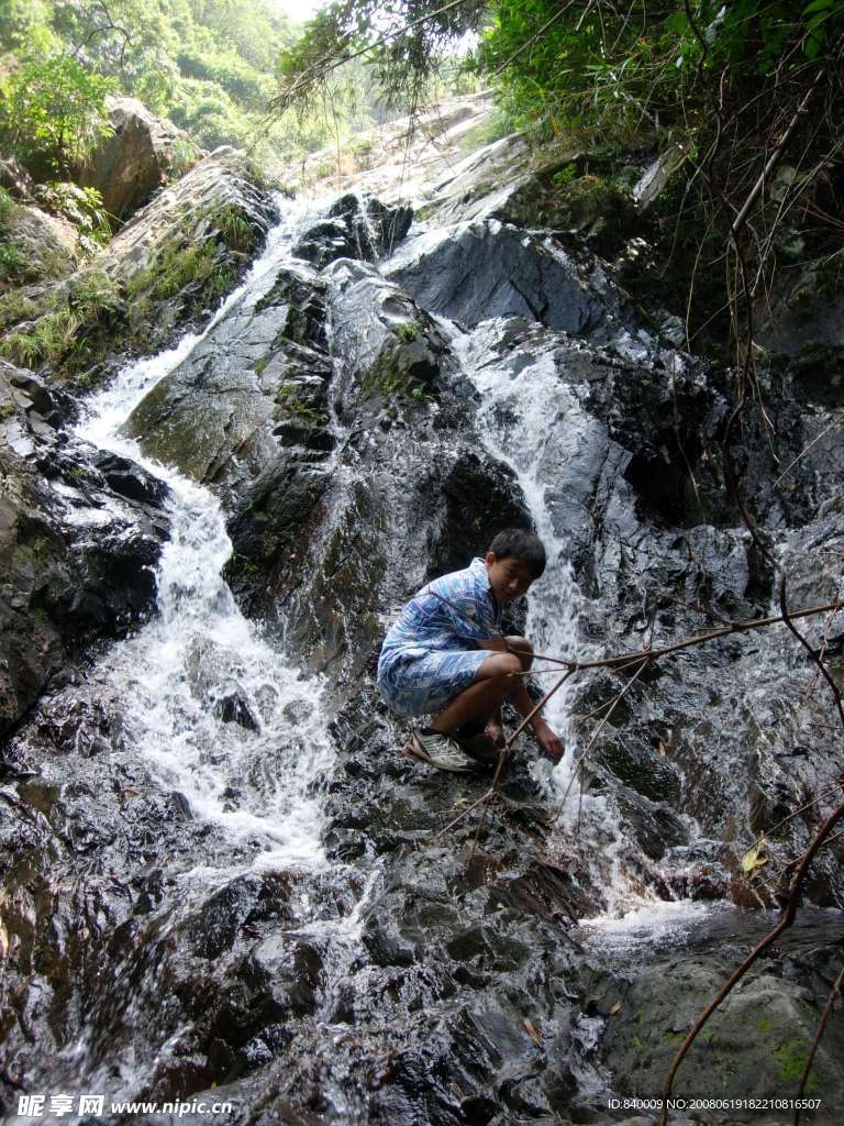 山涧清泉