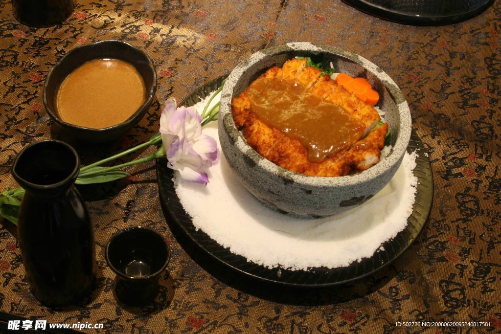 咖喱猪排石锅饭