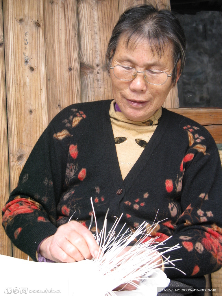 淳朴的老人