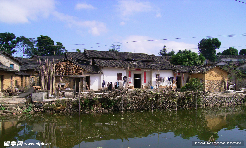 凤凰山民居