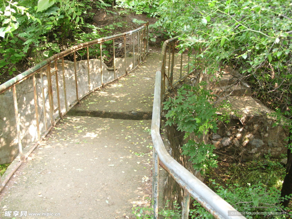 蜿蜒小路