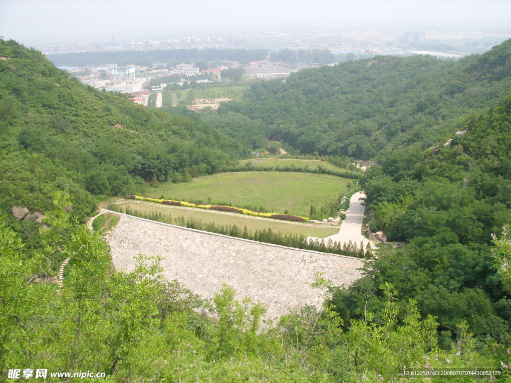 青山环抱