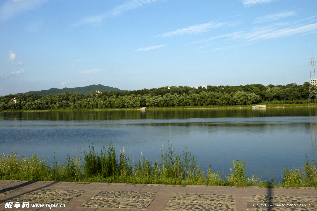 两岸之间
