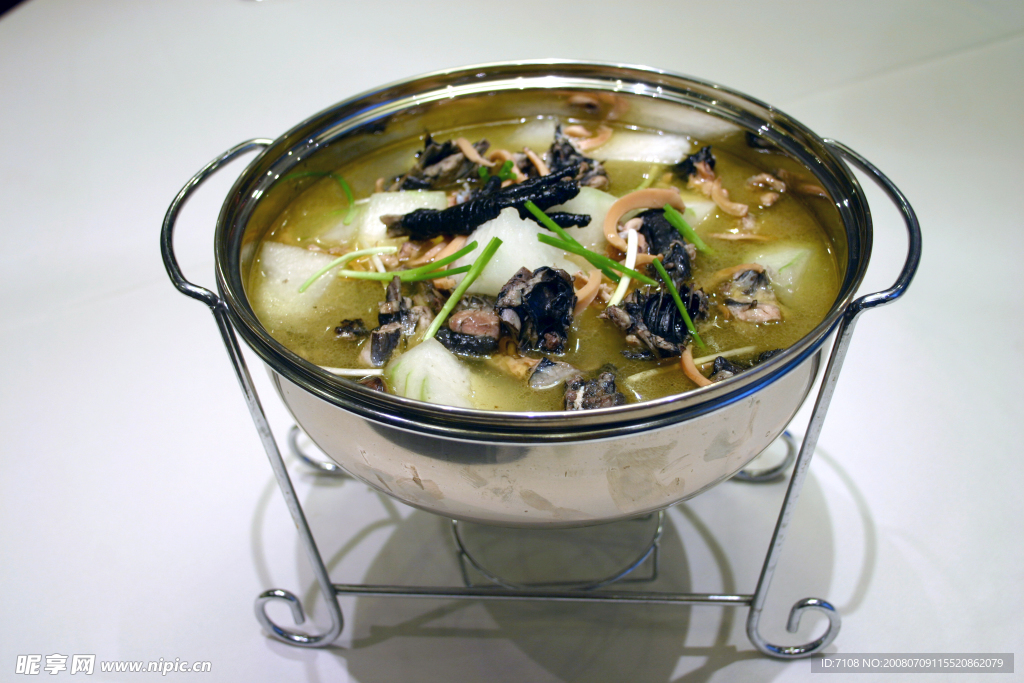 乌鸡墨鱼炖冬瓜