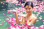 花瓣美女洗澡