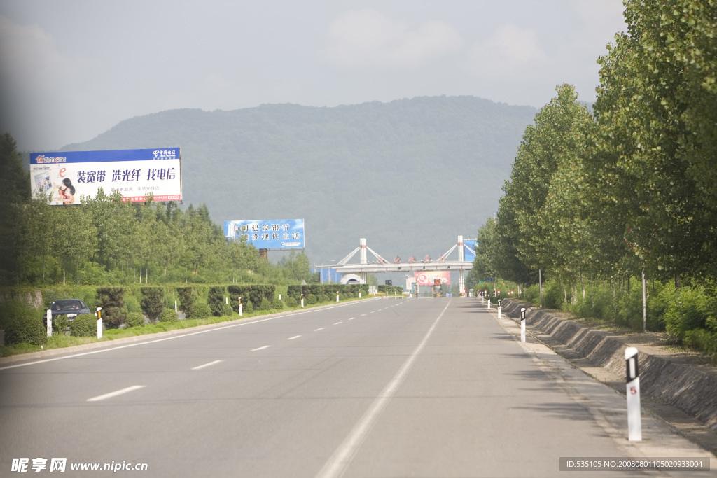 山间的公路