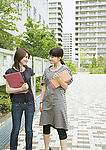 两个女孩