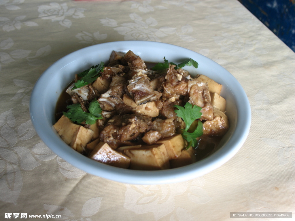 鱼头炖豆腐