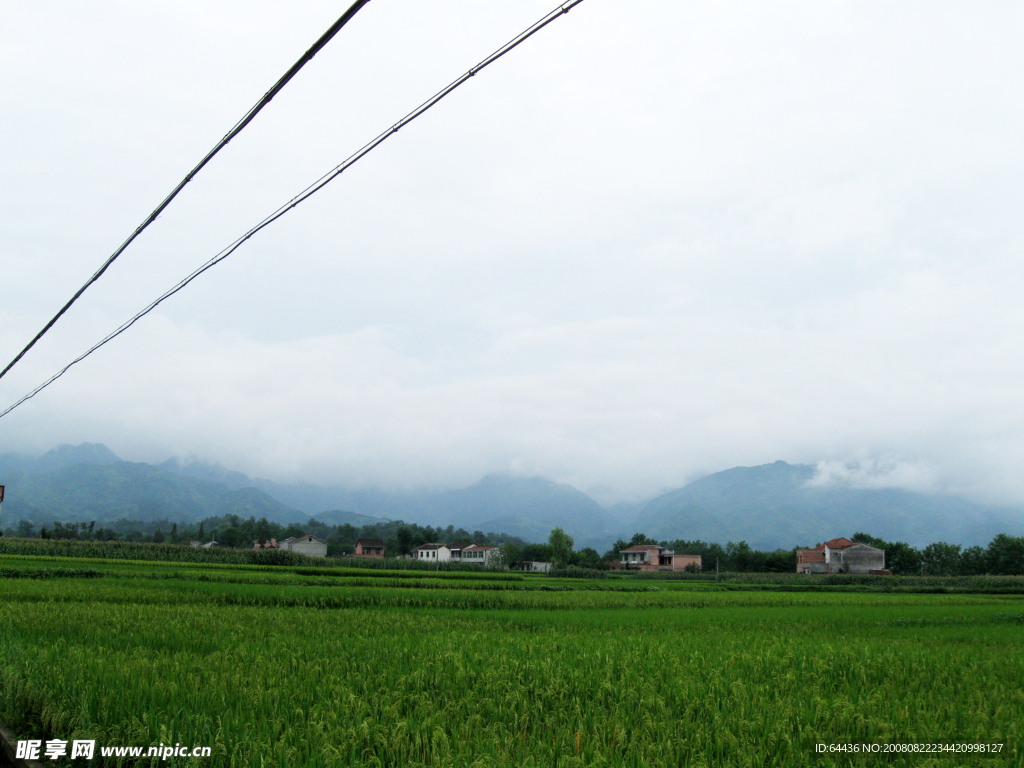 雨后村庄