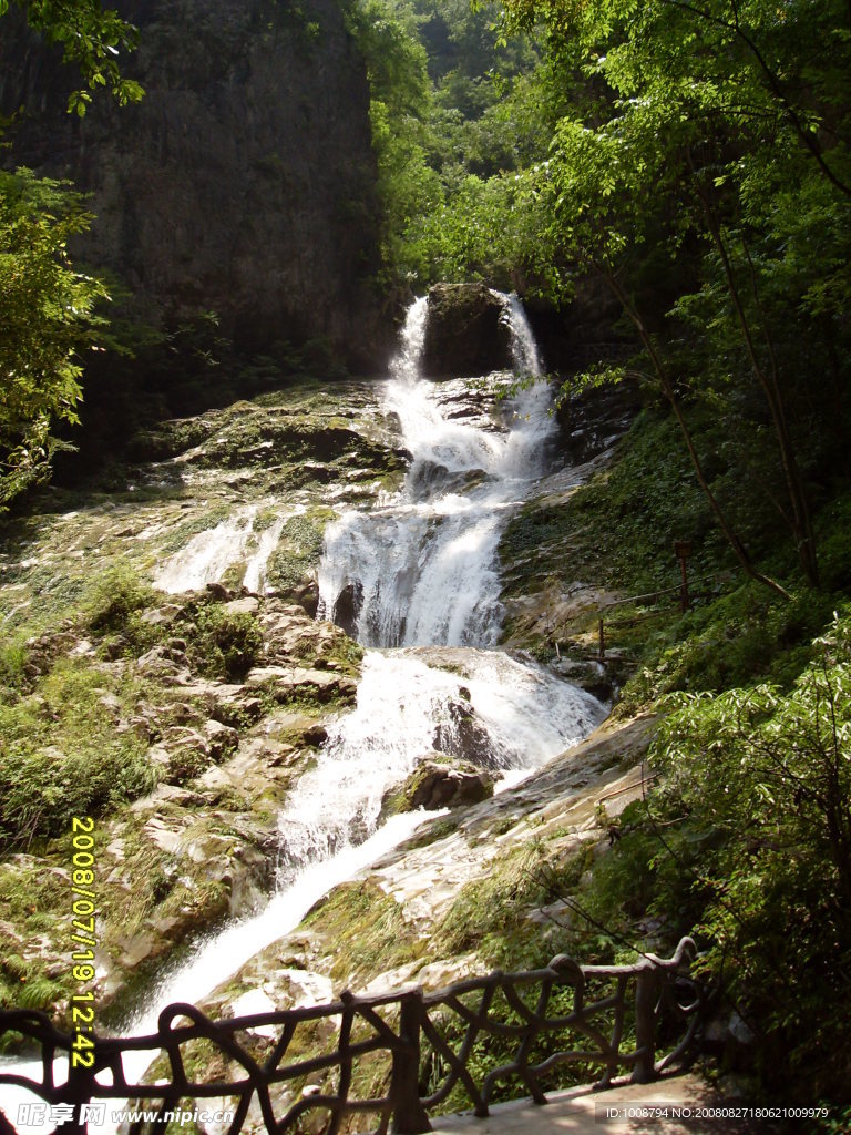 山中小溪