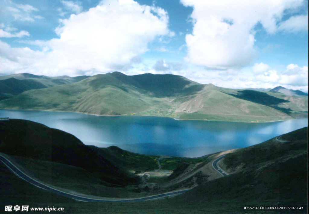 远瞰高山河水