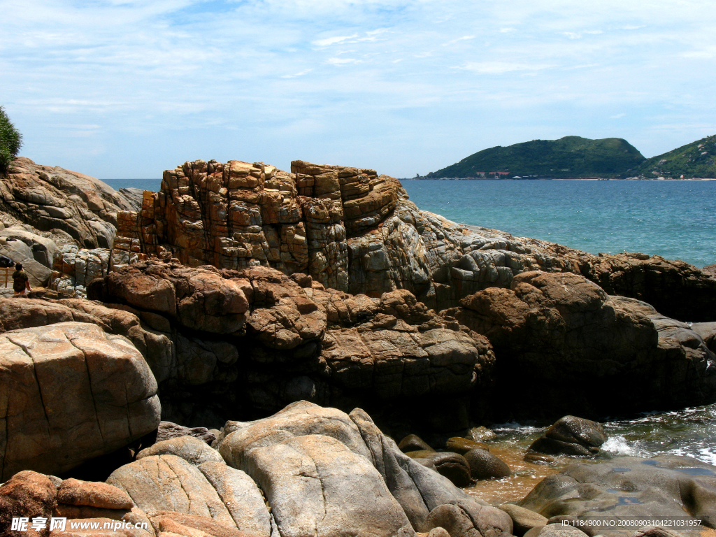 牛岭海滩怪石林立