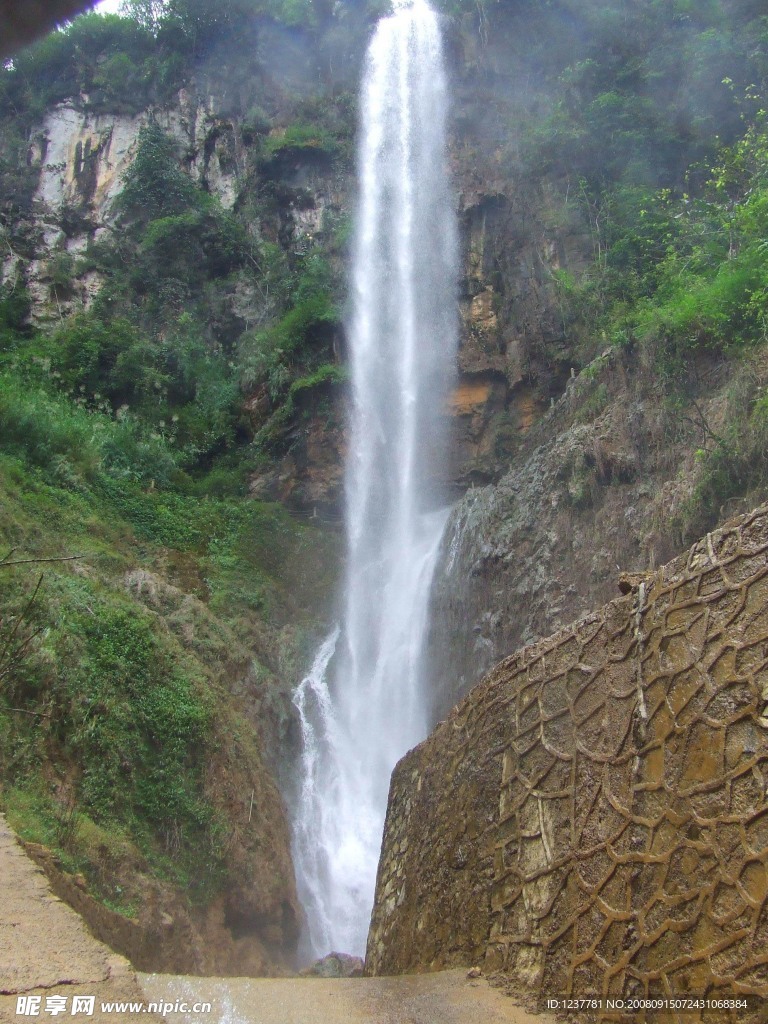 兴义峡谷瀑布