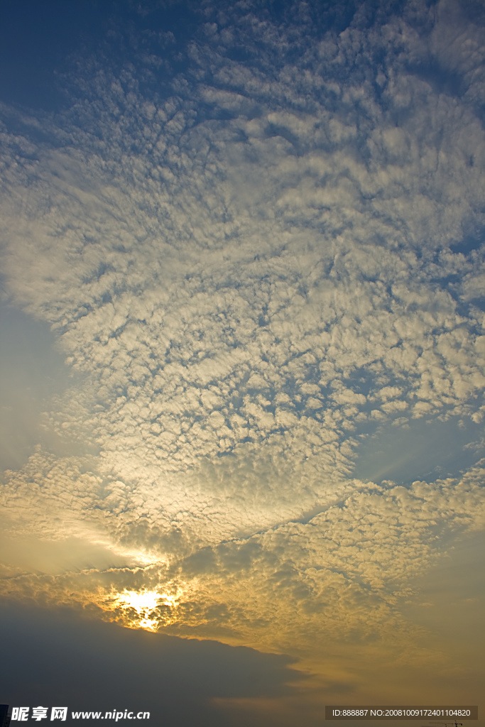 拥有夕阳的天空