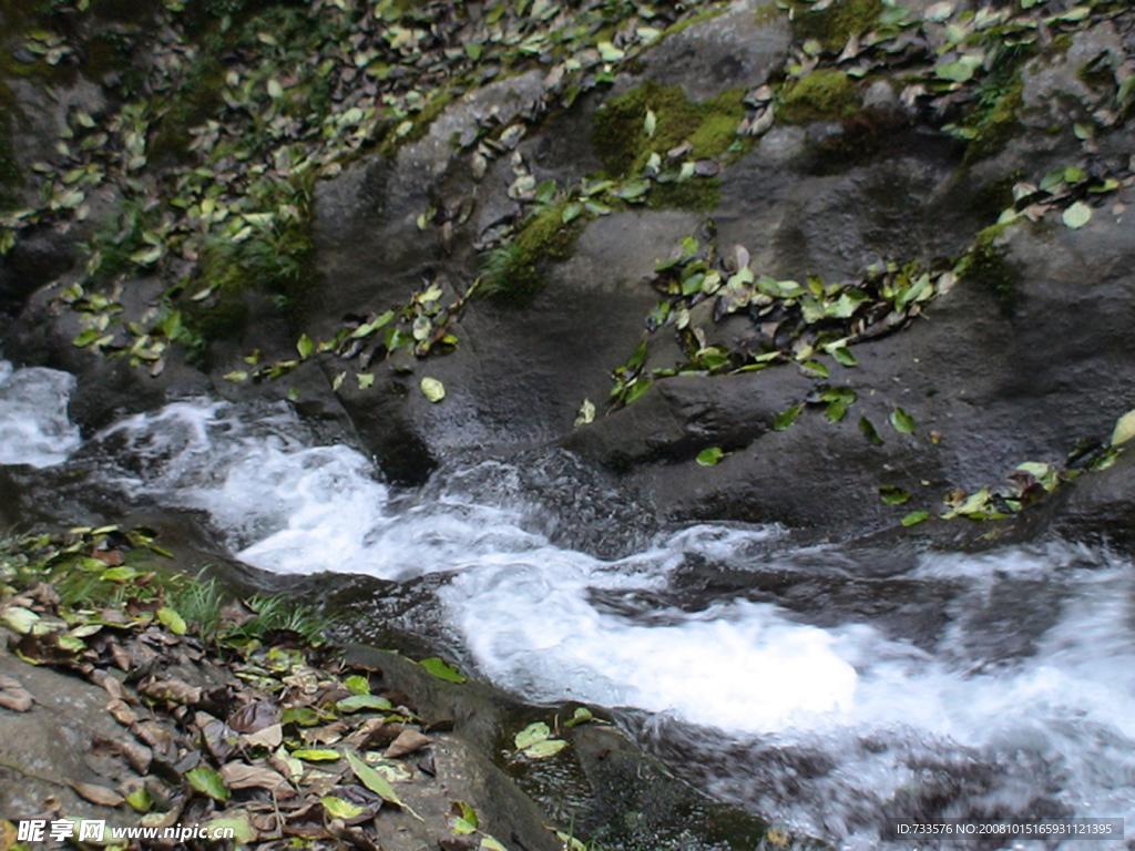 山间清泉