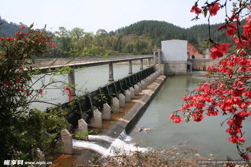 电站堤坝