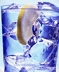 水 H2O 水珠 水果落水 喷溅