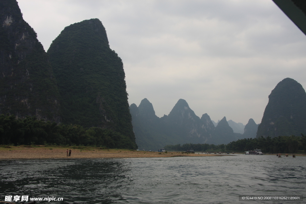 小河流水