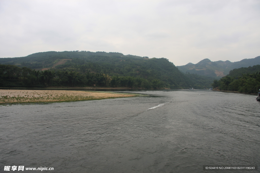 小河流水