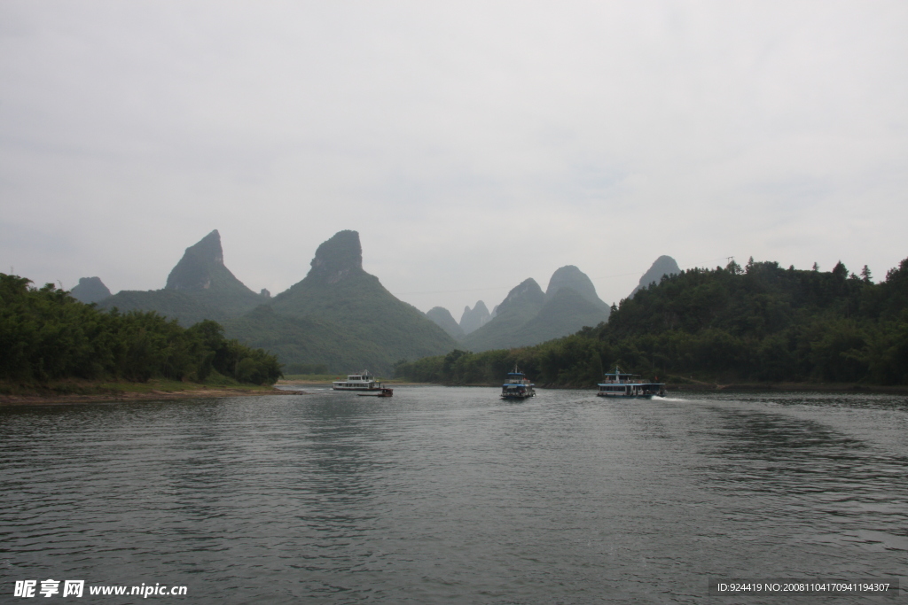 小河流水