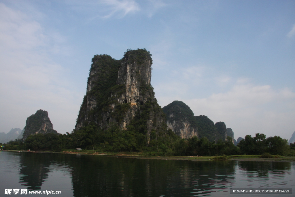 小河流水