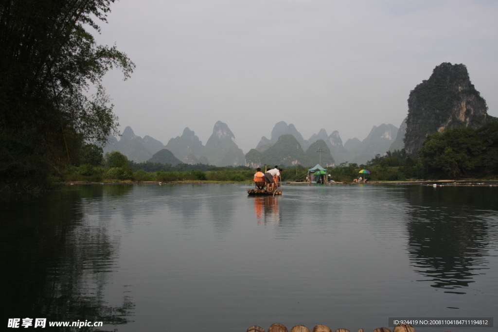 小河流水