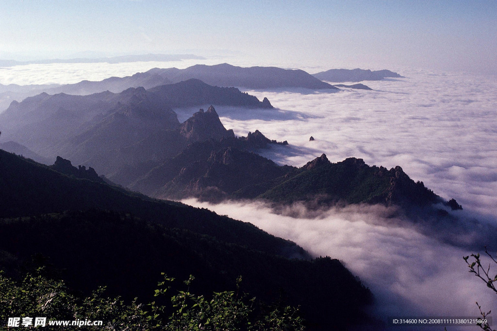 巍峨的高山