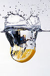 水 H2O 水珠 水果落水 喷溅