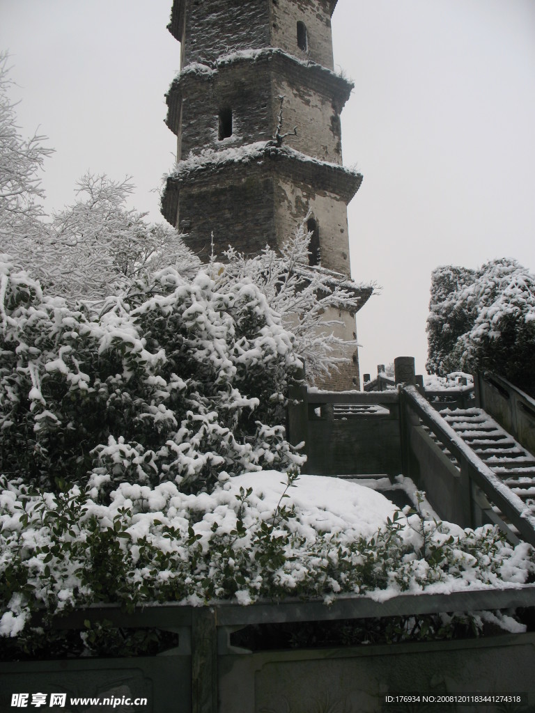 雪中宝塔