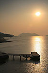 夕阳照江边