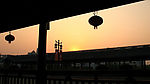 夕阳下的廊桥