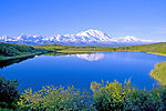 雪山湖泊