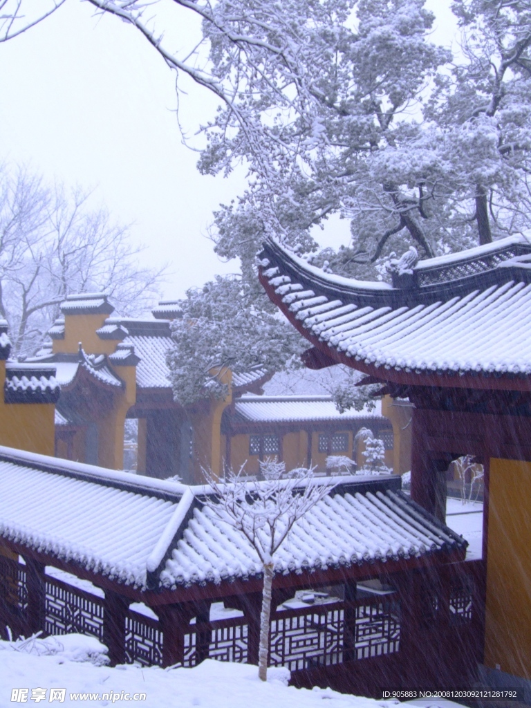雪后禅寺